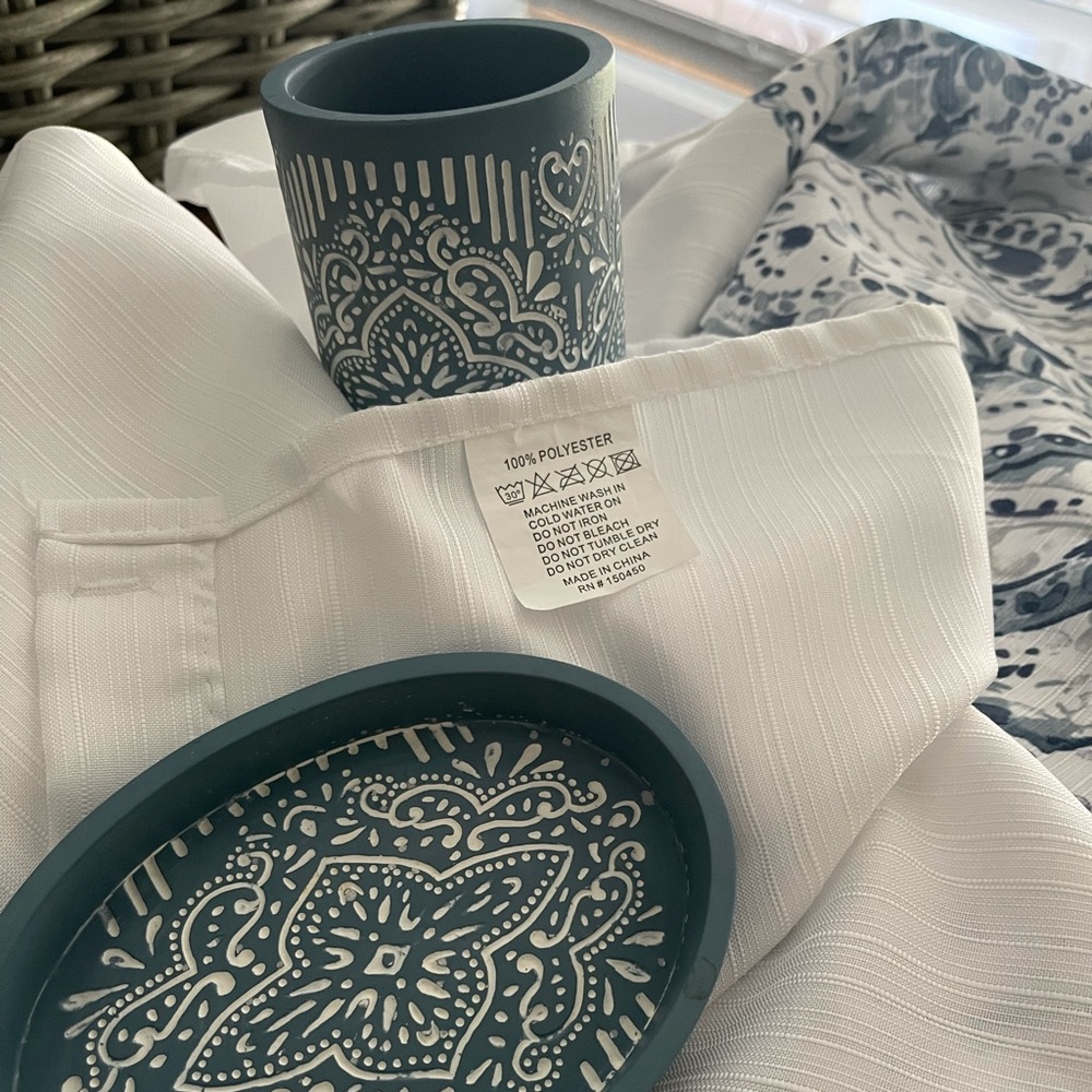 Shower curtain set